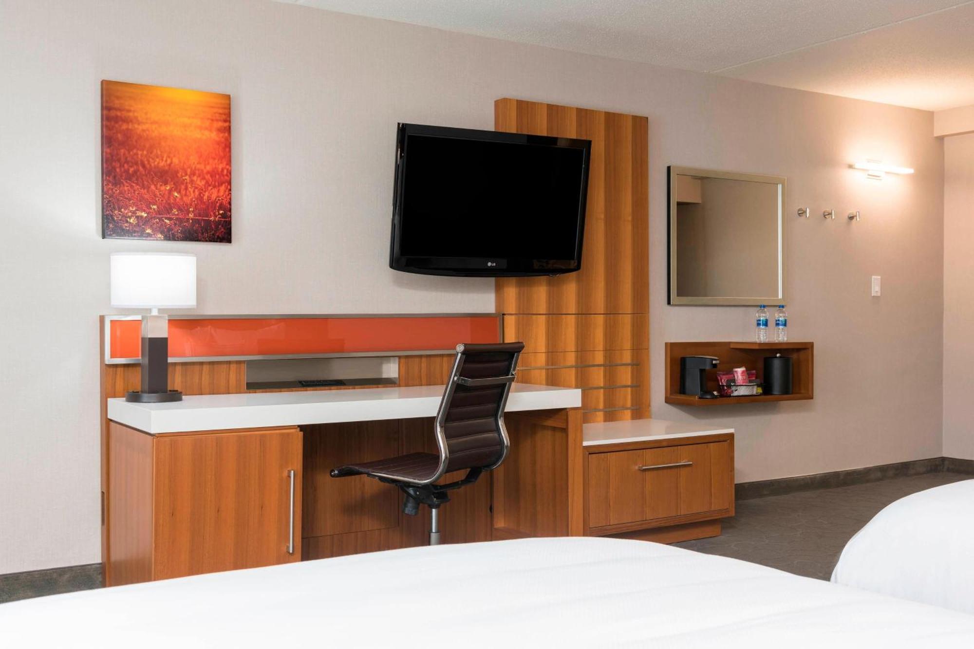 Delta Hotels By Marriott Grand Rapids Airport מראה חיצוני תמונה