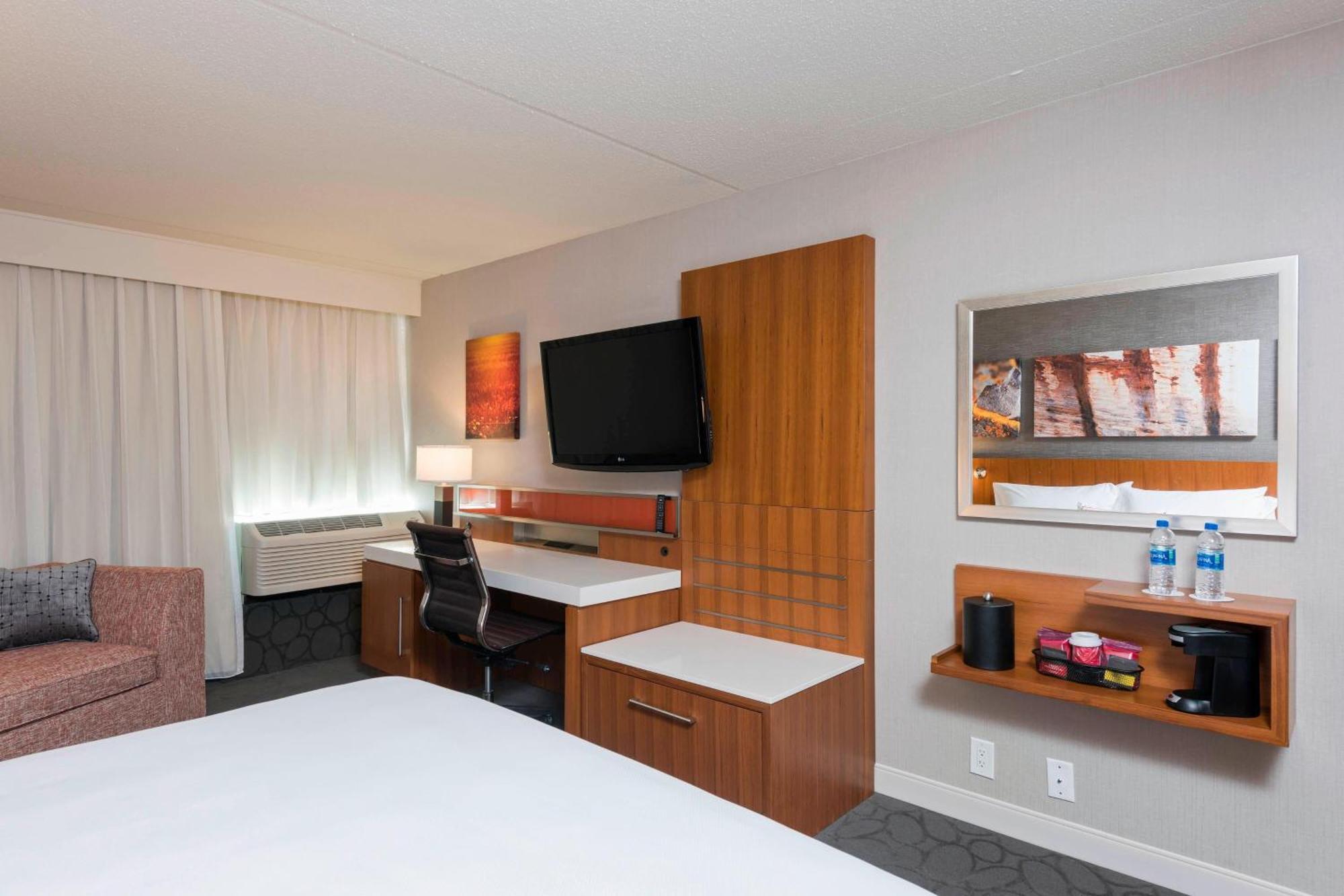 Kentwood Sonesta Hotel Grand Rapids Airport מראה חיצוני תמונה