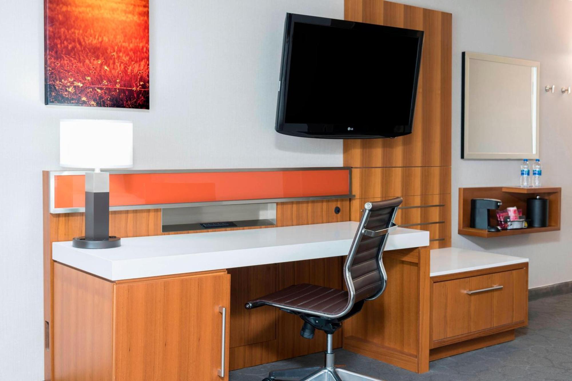 Kentwood Sonesta Hotel Grand Rapids Airport מראה חיצוני תמונה