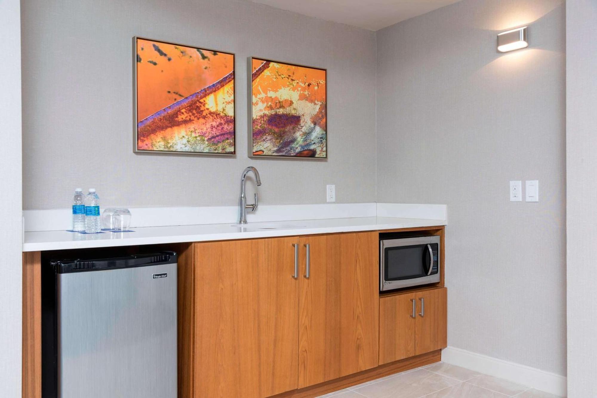 Kentwood Sonesta Hotel Grand Rapids Airport מראה חיצוני תמונה
