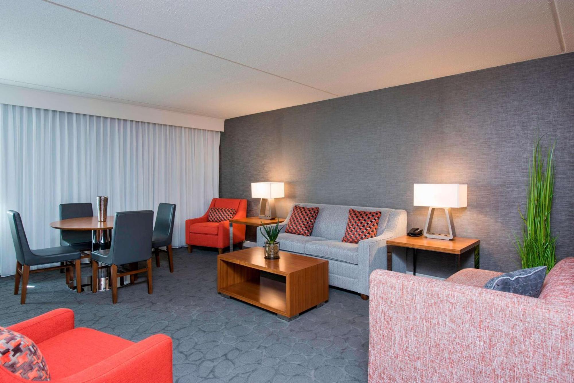 Kentwood Sonesta Hotel Grand Rapids Airport מראה חיצוני תמונה